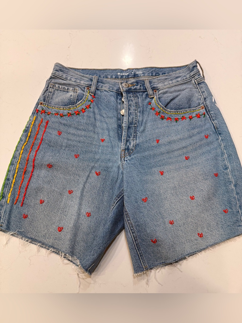 EUC – Hand Embroidered Old Navy MidRise Baggy Shorts – Size 8